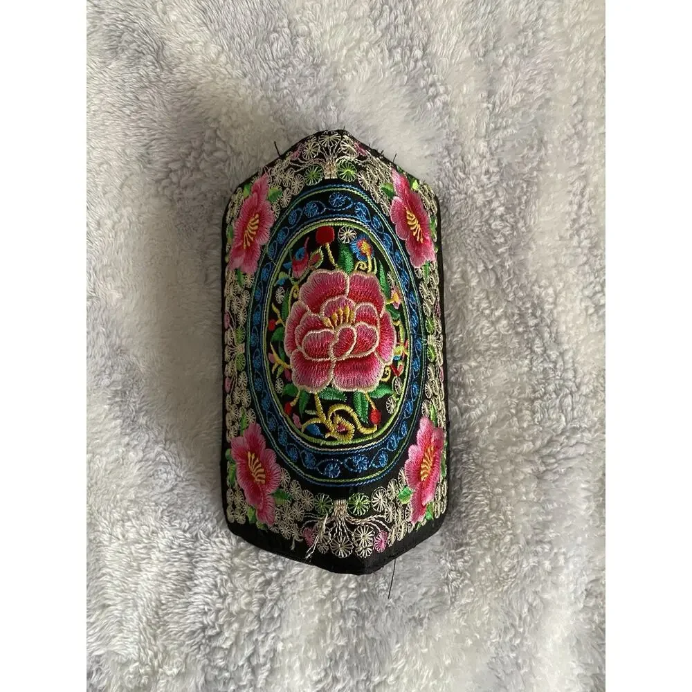 Floral Embroidered Zip-Around Women’s Wallet Black Pink Green Blue